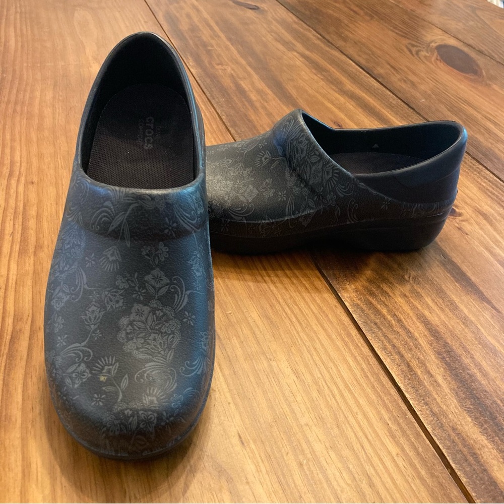 Crocs Neria Pro II Floral Nursing Professional Clogs